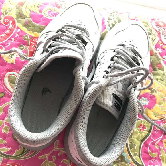 Nike training shoes! 👟 - Picture 3 of 5